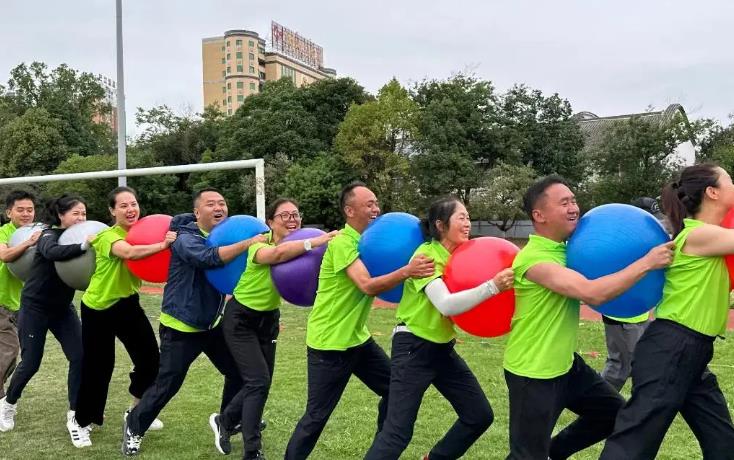 "趣"动展风采 聚力创"味"来